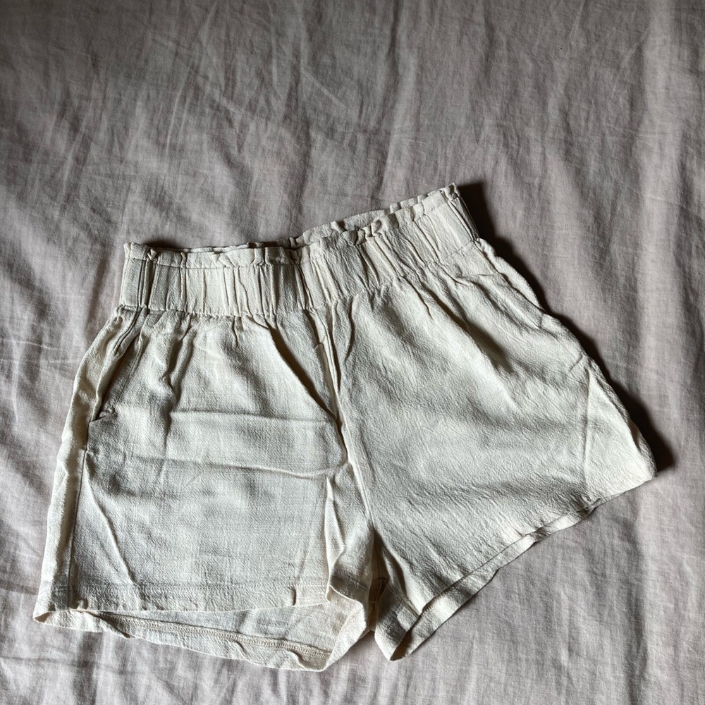Women's Cream Shorts